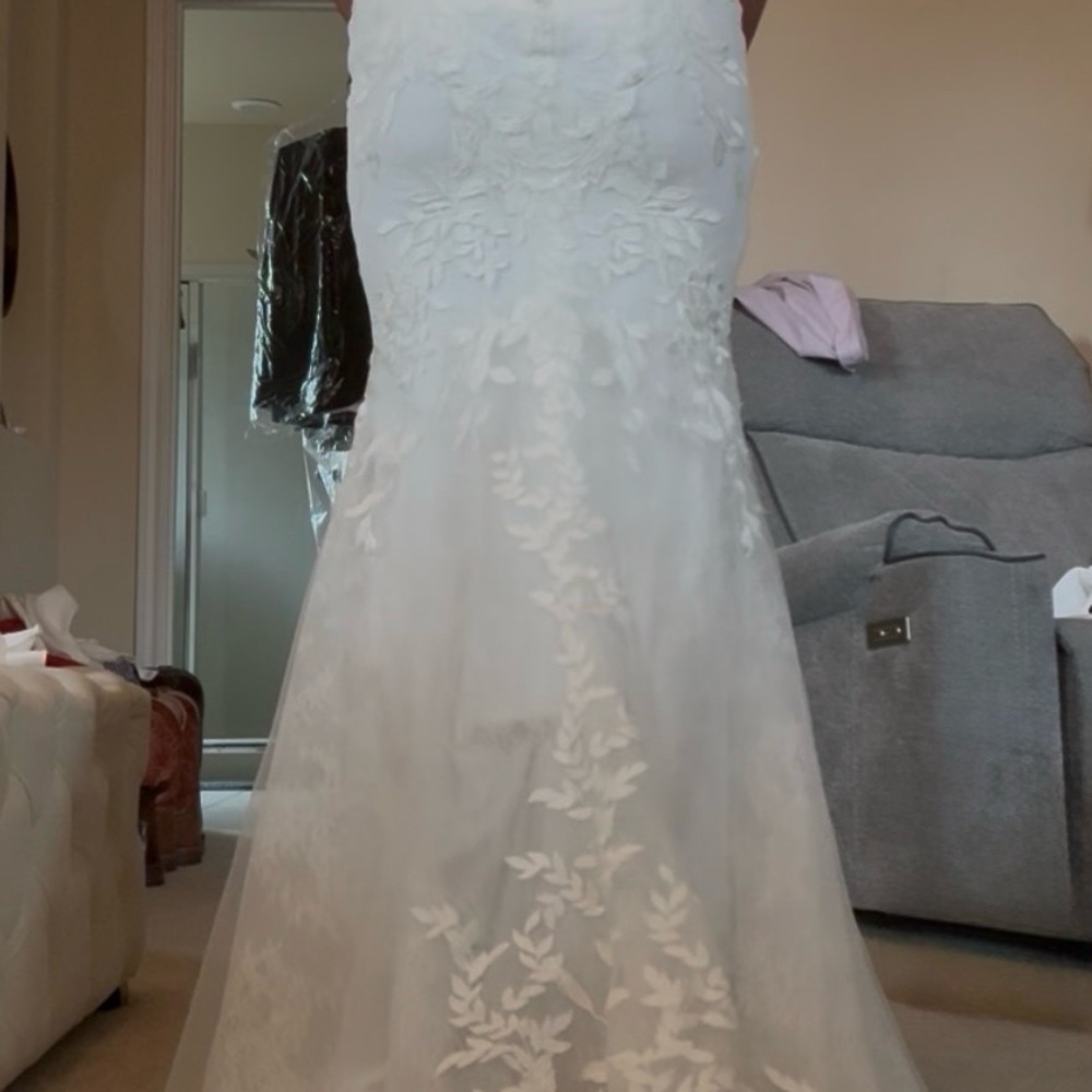 Stella York Elegant White Lace Floral Wedding Dress - Picture 12 of 16